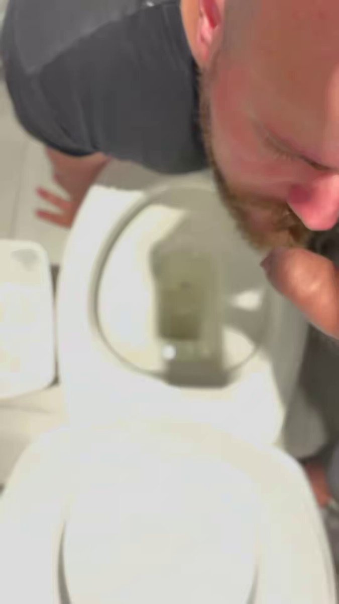 EXPONDO MINHA SUB EM LOCAL PÚBLICO E SOLTANDO MIJÃO NA BOCA DA VADIA. CASOU COM MACHO ALFA, PRA SER ALIMENTADA DE SUCO DE MACHO E LEITE DE SACO DO TOURO REPRODUTOR. #PUTA #PIG #BEAR #UNCUT #GOLDENSHOWER #DOMINADOR #BDSM #DADDY #SUBMISSO #BELOHORIZONTE #CAMPOSDOJORDÃO #EXPOSED