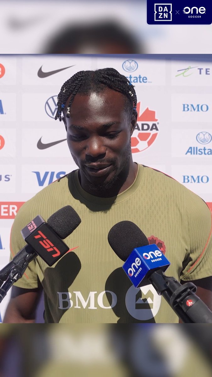 So Promise David got stung by a bee midway through a media scrum 🐝 #CanMNT 🇨🇦