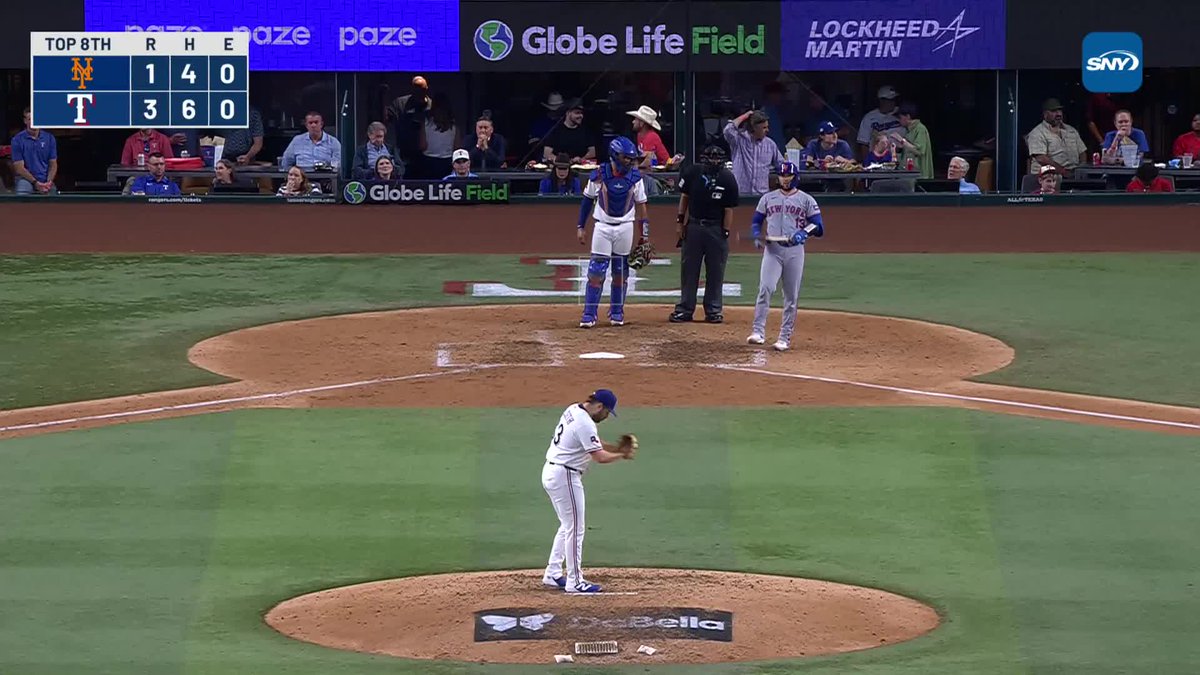 .Steve Gelbs details the change in hand position for Luis Torrens, at the suggestion of Francisco Alvarez