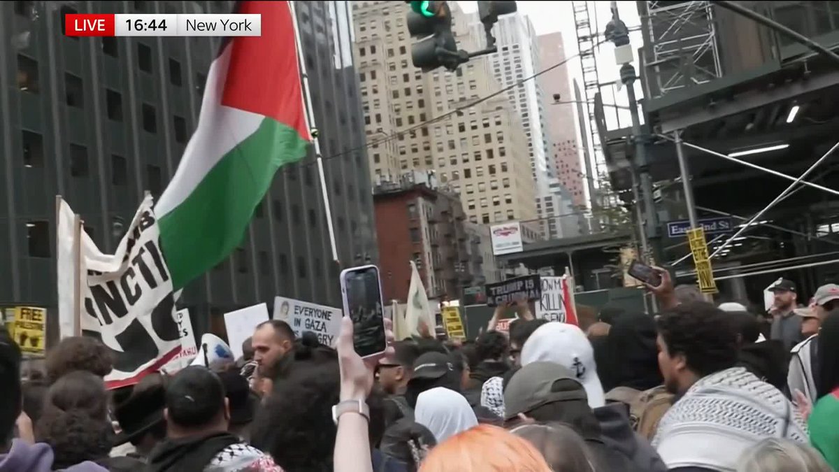 LIVE: Pro-Palestinian protesters gather outside the UN headquarters in New York. Dozens of delegates walked out of Israeli PM Benjamin Netanyahu's speech. 🔗