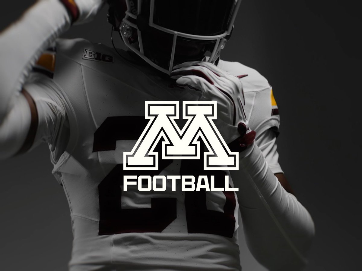 An icy look for the first road trip ❄️👀 #RTB #SkiUMah #Gophers