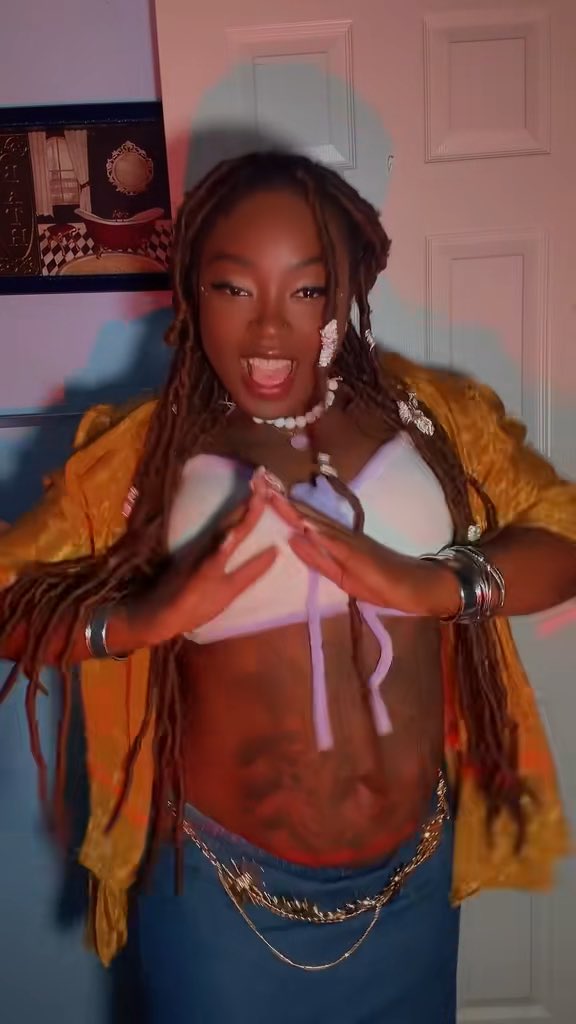 I see our girl is trending again ⭐️👀 Seeing Dunia get so much love warms my heart 🥹🤞🏾🙏🏾 Stay on the lookout for some exciting prints and voice comms otw!!! 🤗💓 Also, I cosplayed her and have a bunch of content on TikTok!! JOIN USSS 😈✨ ✨⭐️🧚🏾Dunia’s En Voice Actor🧚🏾✨⭐️