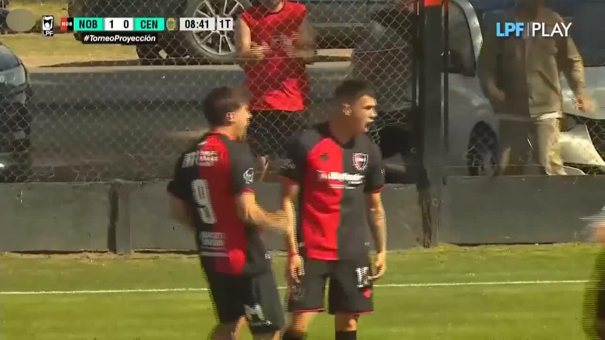 🔥 ¿EL CLÁSICO ROSARINO ES EL MÁS PICANTE DEL FÚTBOL ARGENTINO? Con goles de Joaquín Amadio (2) y Genaro Castelli, la Reserva de Newell's GOLEÓ 3-0 a Rosario Central y la fiesta fue 100% Leprosa en el Centro Jorge Griffa. #TorneoProyección