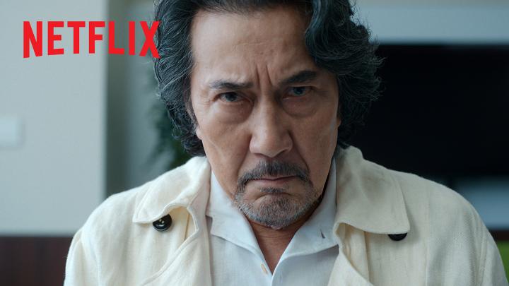 主演: 役所広司 x 脚本: 宮藤官九郎 x 企画・プロデュース: 磯山晶 Netflixシリーズ 『俺のこと、なんか言ってた?』 10月22日世界独占配信開始! 笑いとドラマが凝縮された メイン予告解禁! "彼を知らない日本人はいない"とまで称された 大物俳優・高瀬川玄(役所広司) 帰国すると世間や家族を含む 【日本人の99%】から完全に忘れ去られていた プライドを打ち砕かれ、 ゼロからの再出発を突きつけられる 🎵劇中曲「ア・タ・シ ケンチャナヨ」 作詞・宮藤官九郎、作曲・横山剣 歌:チョウ(横山剣)チヂミ(坂井真紀) 中毒性抜群のナンバーにも注目 出演: 役所広司 賀来賢⼈ 松⼭ケンイチ 江⼝のりこ 河合優実 / 濵⽥雅功 / 磯村勇⽃ 上川周作 ⼭本博(ロバート) 中井千聖 坂井真紀 吉⽥⽺ #俺のことなんか言ってた #DidSomeoneHappenToMentionMe