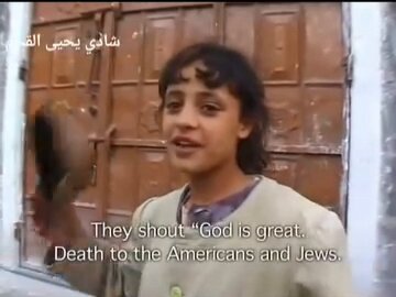 نجميه من صنعاء القديمة الفيديو من عام 2007 السؤال.. كيف وصل شعار جماعة الحوثي الإرهابية إليهم في هذاك الوقت وعاد الخوثي في جرف مران..؟ #سبتمبر_مجيد