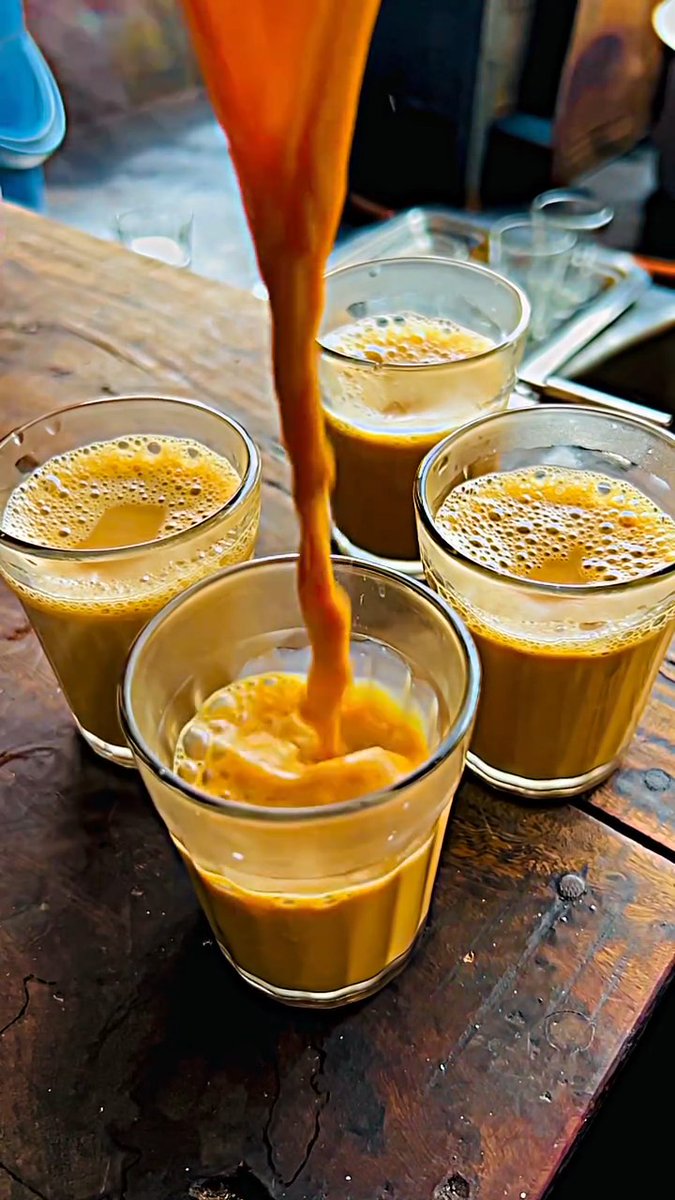 दिन कितना भी ख़राब क्यों ना हो , एक कप चाय उसे संभाल ही लेती है ।।