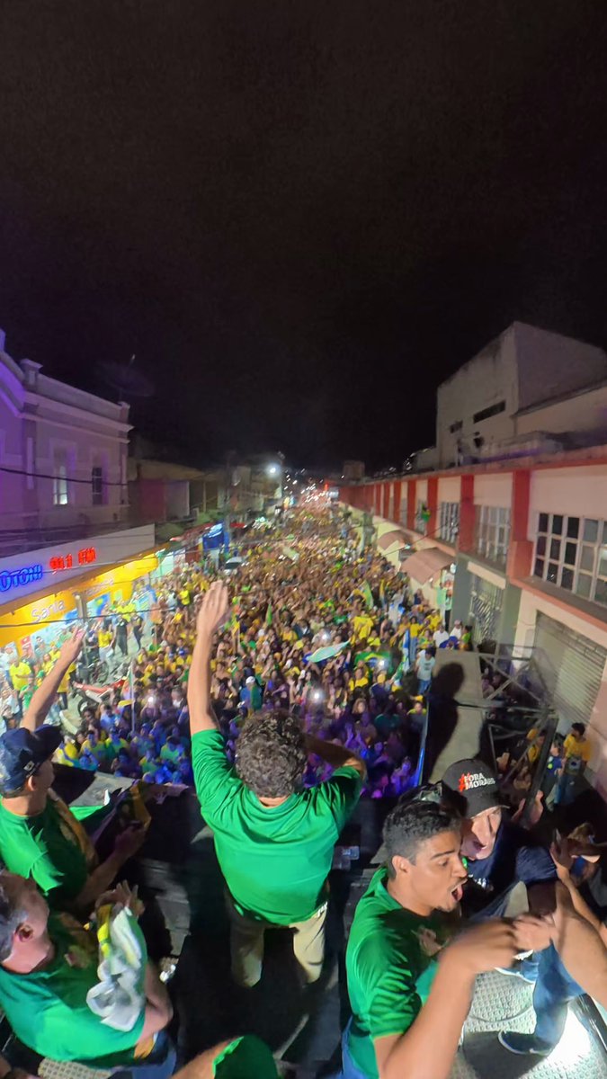 Isso é Minas Gerais dando tchau pro PT!!! 🇧🇷 Bloquinho 22 com Flávio Bolsonaro Teófilo Otoni - 24/09