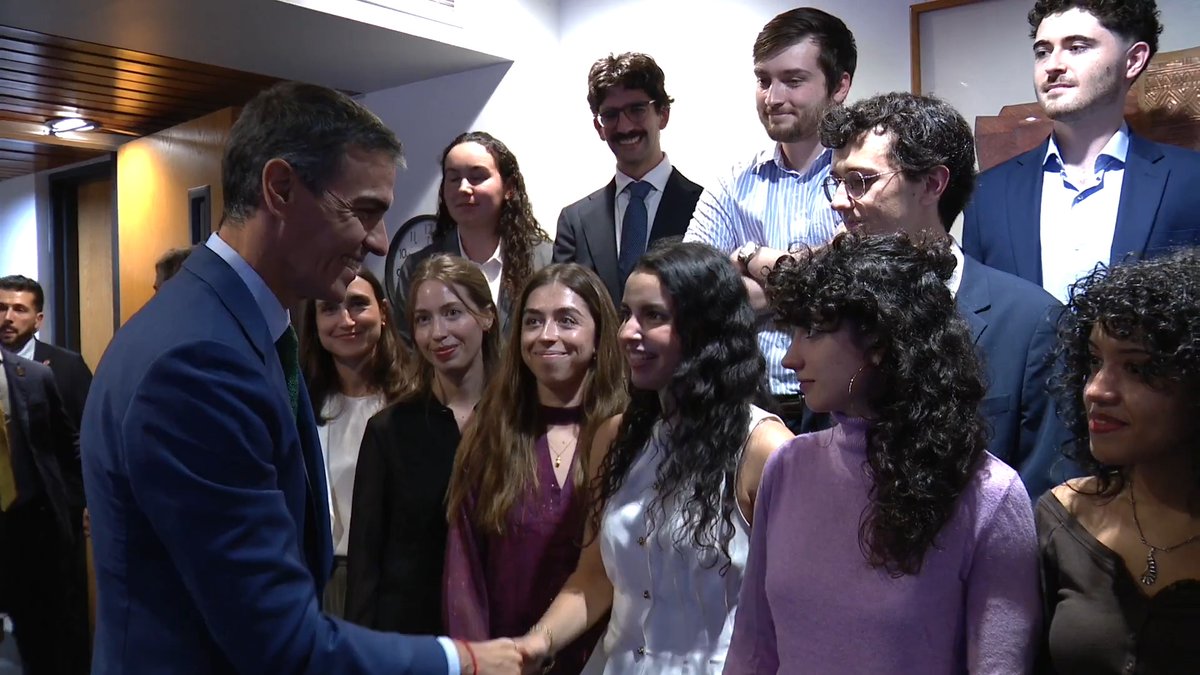 España es una fuente de talento. Hoy he podido escuchar y compartir ideas con estudiantes e investigadores españoles en Harvard, una universidad donde nacen los descubrimientos. Donde se debaten las ideas. Y donde se forja el futuro.