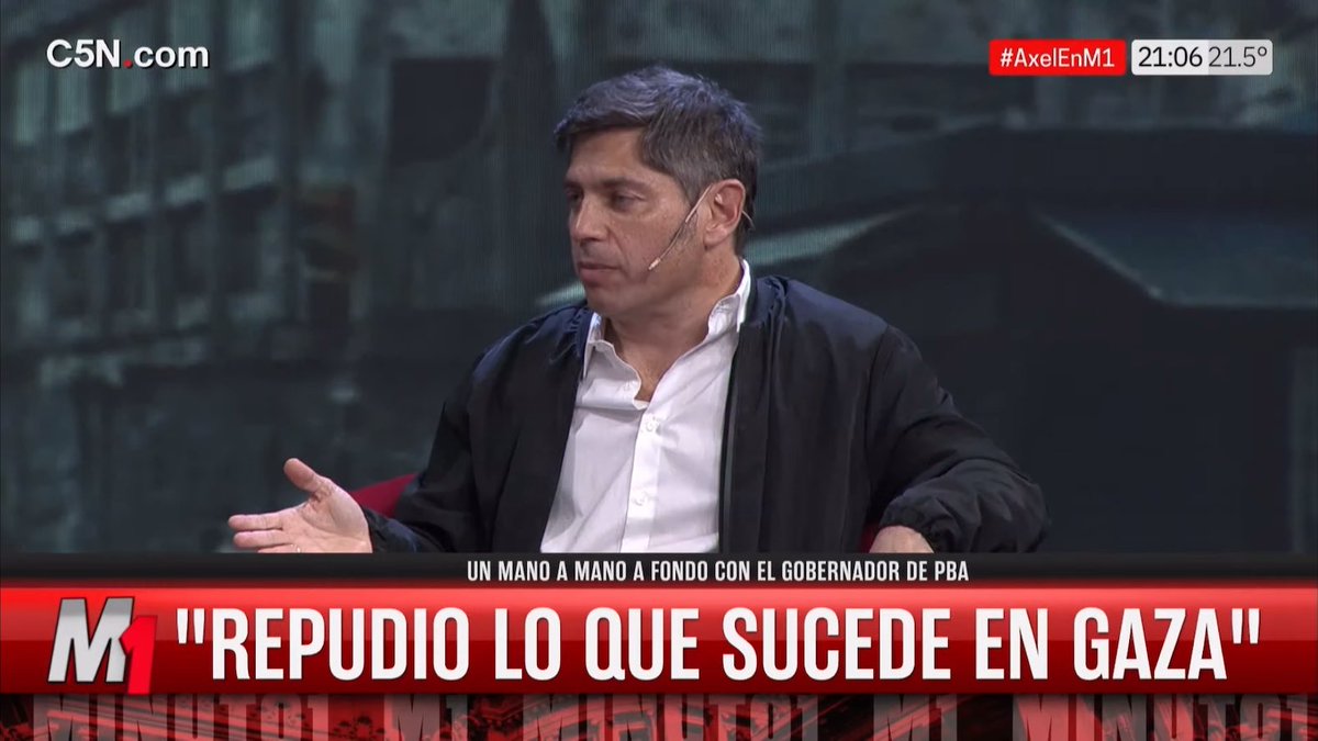 ❗️ KICILLOF: "SIEMPRE REPUDIÉ LO QUE ESTÁ PASANDO EN PALESTINA. MILEI METIÓ A LA ARGENTINA EN UNA GUERRA QUE NO ES NUESTRA POR OBEDECER A TRUMP Y NETANYAHU” En declaraciones tras las consultas sobre su postura frente al conflicto en Medio Oriente, el gobernador de la provincia de Buenos Aires, Axel Kicillof, ratificó su absoluto repudio a la situación en Palestina y la Franja de Gaza y cargó de lleno contra la política exterior de Javier Milei. El mandatario bonaerense advirtió que la sumisión ideológica de la Casa Rosada rompe la tradición diplomática nacional de paz y neutralidad, arrastrando al país a tensiones internacionales de altísimo riesgo. "Lo venimos diciendo siempre. Lo más peligroso que nos pasa hoy es tener un presidente que por afinidades políticas, por formar parte de ese club de la ultraderecha, es obsecuente con Trump y Netanyahu. Nos está metiendo en guerras que no son nuestras y responde a intereses extranjeros que nos ponen en riesgo concretamente", disparó Kicillof. En ese sentido, denunció la entrega estratégica de recursos y el desguace del complejo científico-nuclear: "Mientras el mundo disputa recursos naturales, tecnología e inteligencia artificial, Milei regala nuestras reservas al mejor postor y quiere vender las centrales nucleares. Nuestros científicos están viendo si manejan un Uber a la tarde o se van porque les cortaron las becas. Desde la Provincia intentamos retener y acompañar los programas en el marco de la asfixia que sufrimos, pero no alcanza".