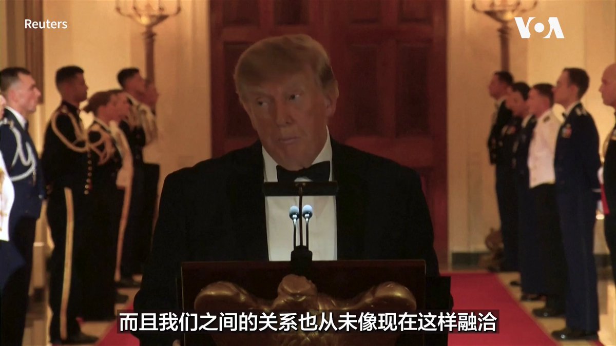 “我们之间的关系从未像现在这样融洽”，美国总统特朗普9月24日晚在为中国国家主席习近平举行的国宴上说。他还向向习近平赠送一座白头鹰雕刻。 更多内容👉