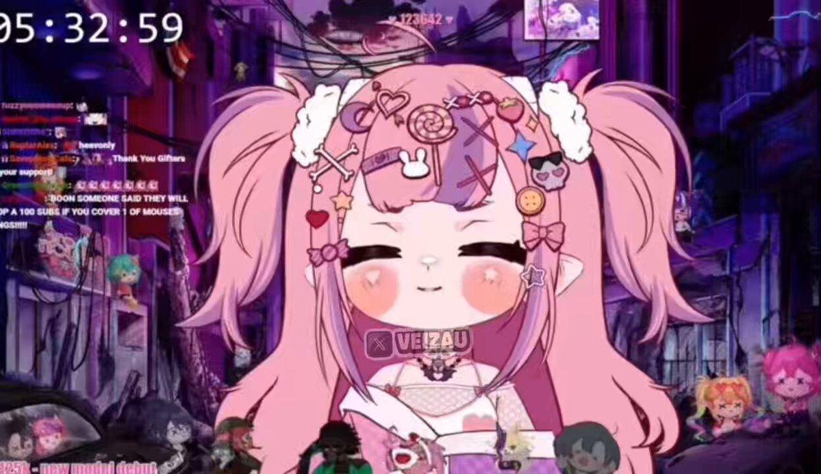 Ironmouse reveals how her friends reacted after seeing what she looks like behind her VTuber character for the first time after she face revealed herself to them 😭🩵