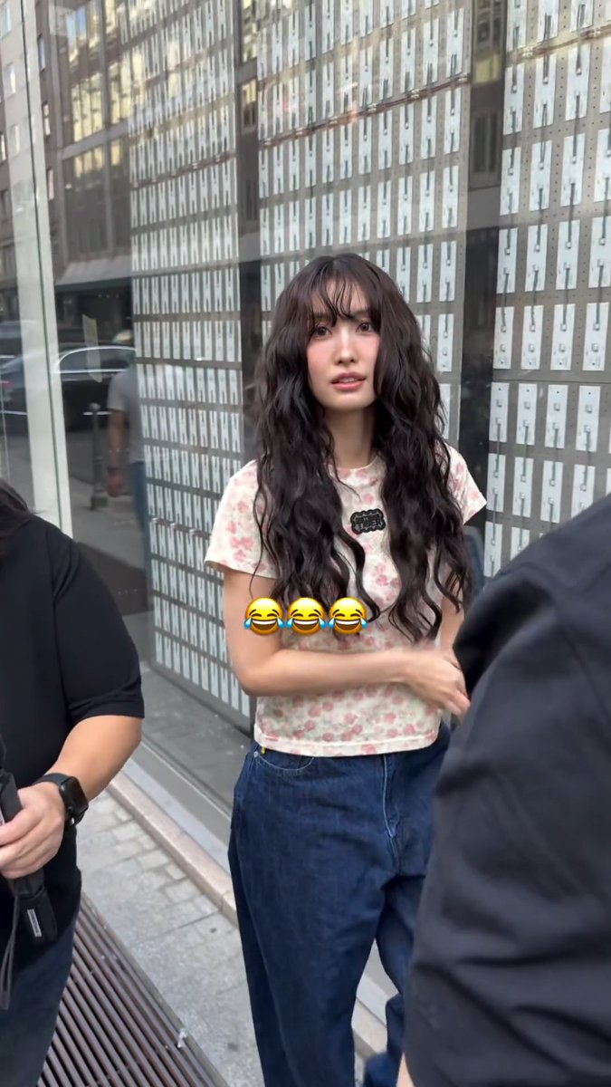 MOMO talking with a fan in English about pizza, gelato, pasta, and risotto 😭