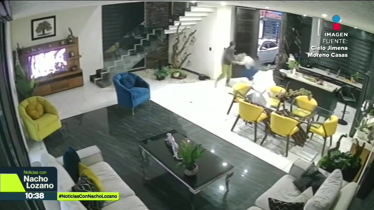 “Te quiero reventar el hocico”, Cielo fue brutalmente golpeada y amenazada con un machete por su propio padre en #Guadalajara, #Jalisco. #ImagenNoticias de la Noche, platicó con ella y nos compartió videos y audios de la violencia que ha ejercido su papá durante años: