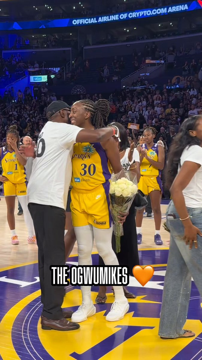 Her support system 🫶 Nneka Ogwumike celebrates her last game with her family! 2026 Postseason Push | DraftKings Sports | #WNBASeason30