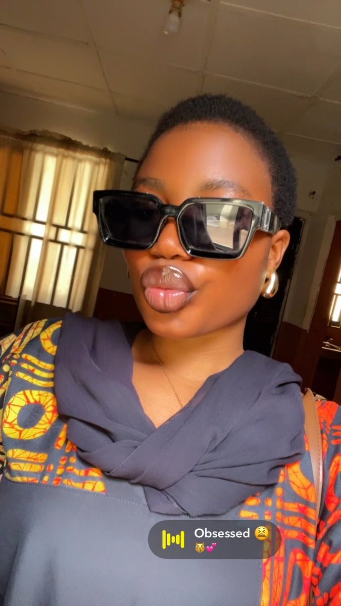 My big lips were my biggest insecurity back then… now look who’s obsessed 🥰