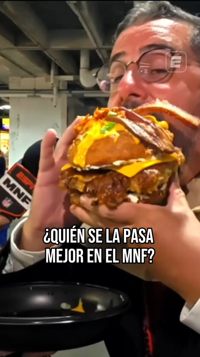 ¡QUÉ ENVIDIA! 🤤 ¿Quién se la pasa mejor en los Monday Night Football? Disfruta Cuarta Oportunidad por nuestro canal de Youtube. 👇👇👇