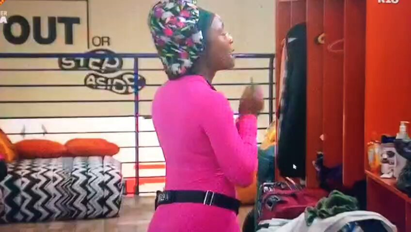 "E remain small you enter Ricky" and that is the reason why she was called and not Ricky! Ricky Vindicated already😭😭😭😭 she wanted to have her way with Ricky and production called her cus she was drunk , same as Ricky!! #Bbnaija