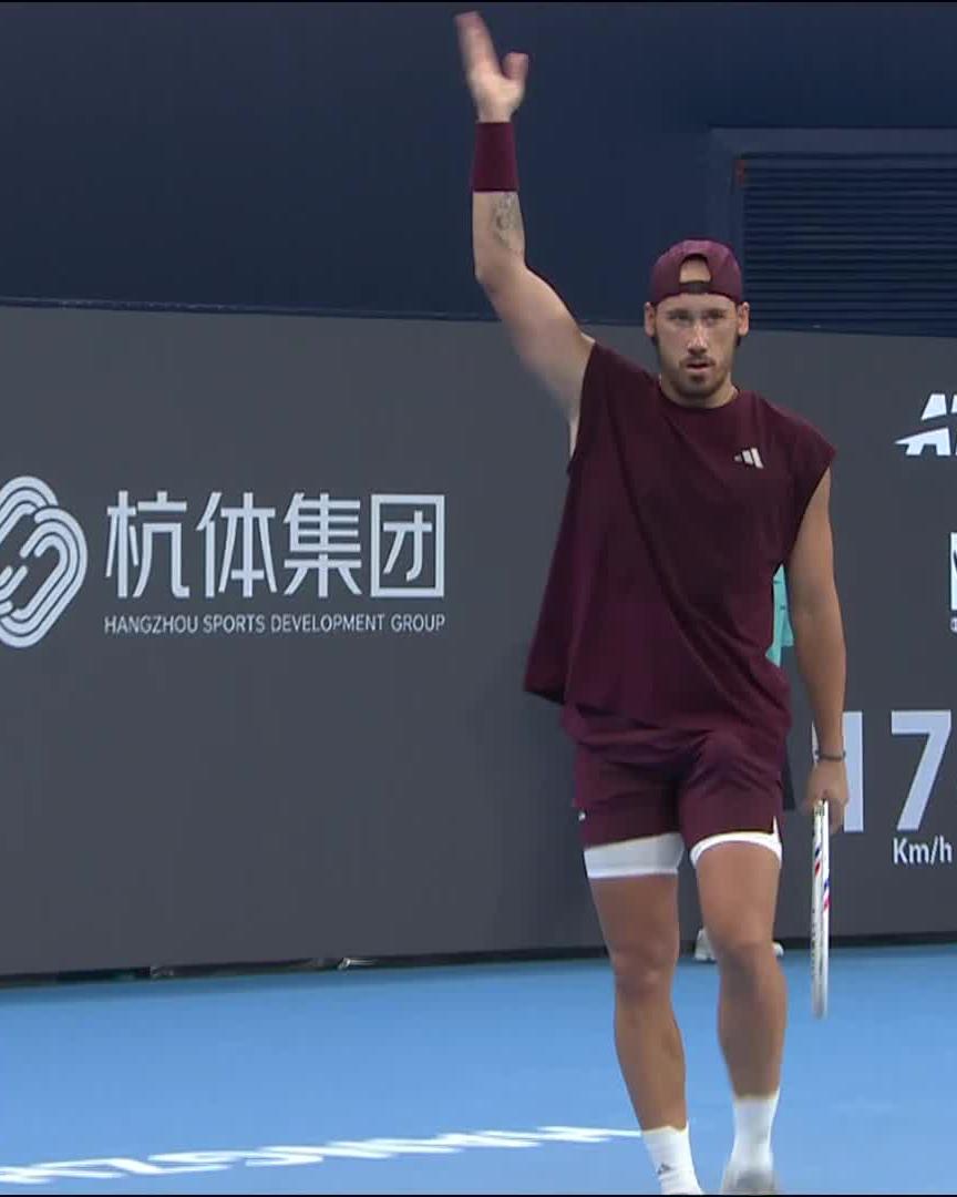 Daylight lobbery 😱 How did Kyrian Jacquet win this point?! ATP Tour #HangzhouOpen