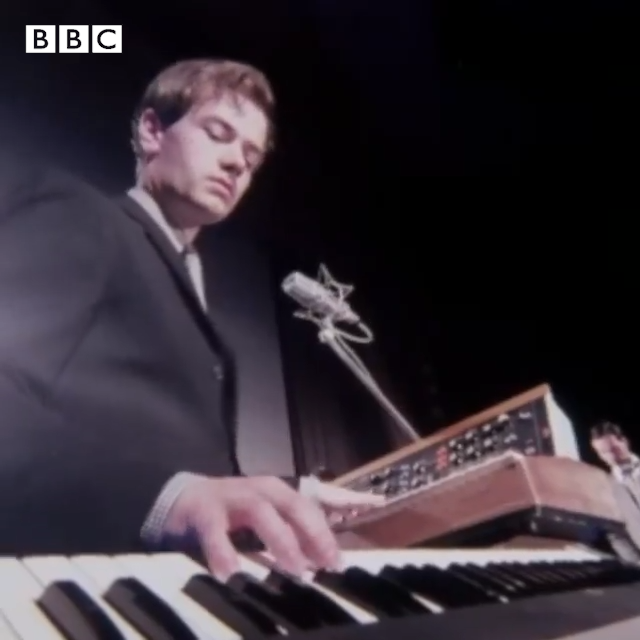 25 September 1975. German techno group Kraftwerk demonstrated Autobahn's “machinemusik" on the BBC1 programme Tomorrow's World. It was the group’s 1st British TV appearance which began their huge influence on techno artists and groups around the world.