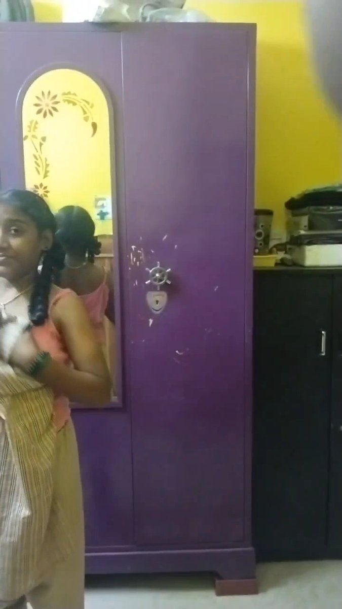 தமிழ் இளம் பெண்