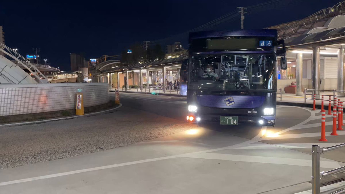 初めてトレーラーバスが一般道走ってるの見た‼︎❗️