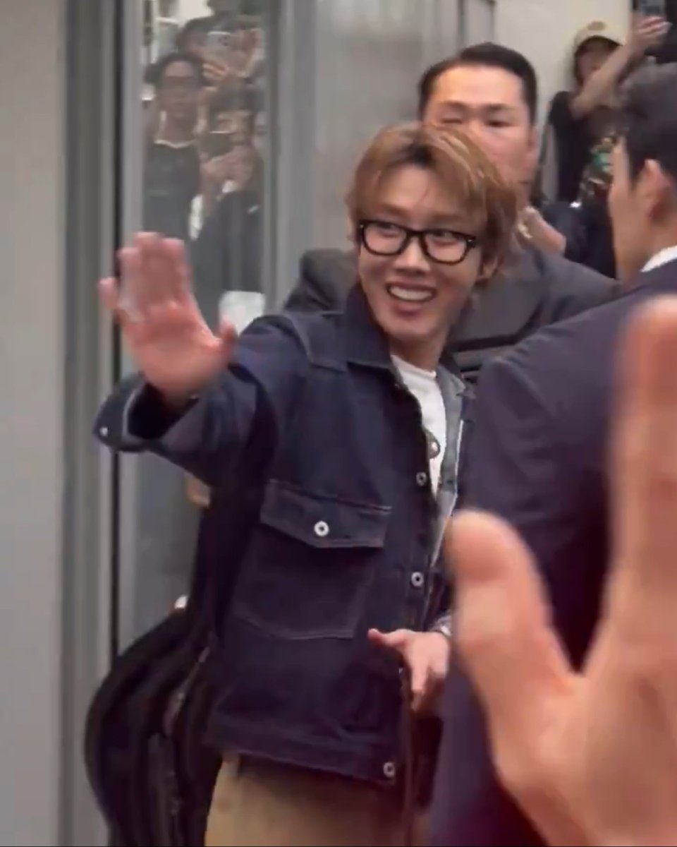 HOBI VISITING THE HUMAN MADE STORE IN TOKYO LOOK AT HIM