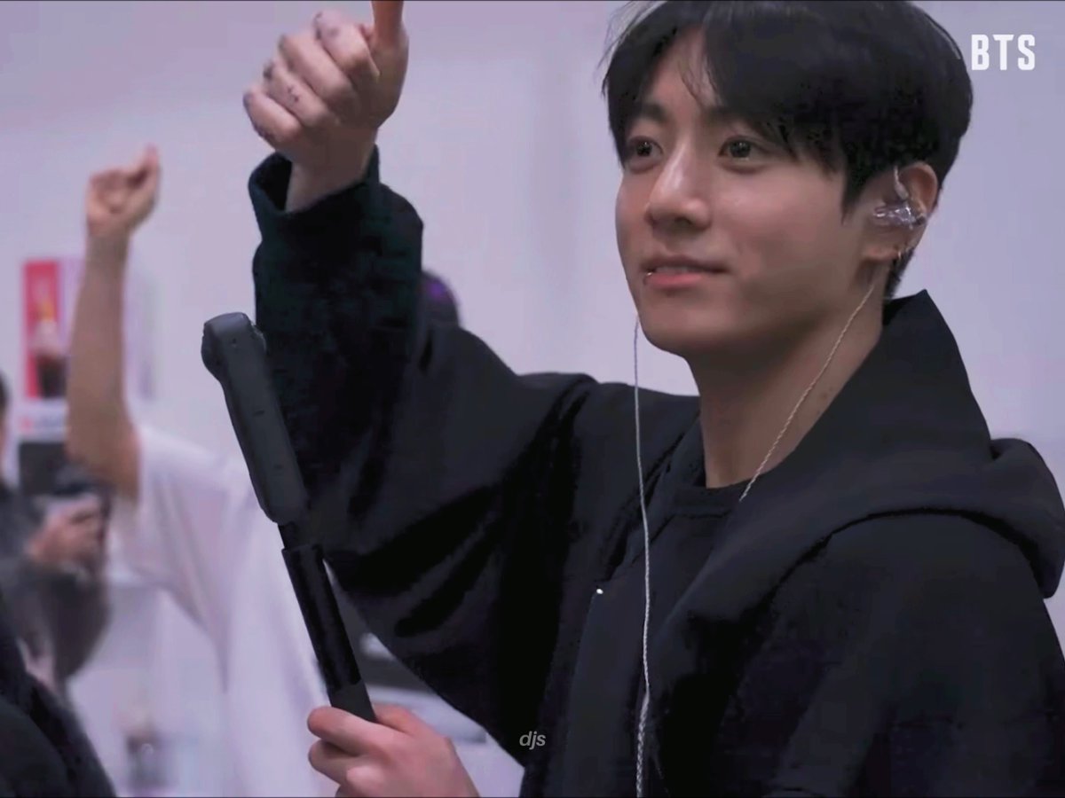 jungkook recording the whole process of the arirang tour is so precious 🥹