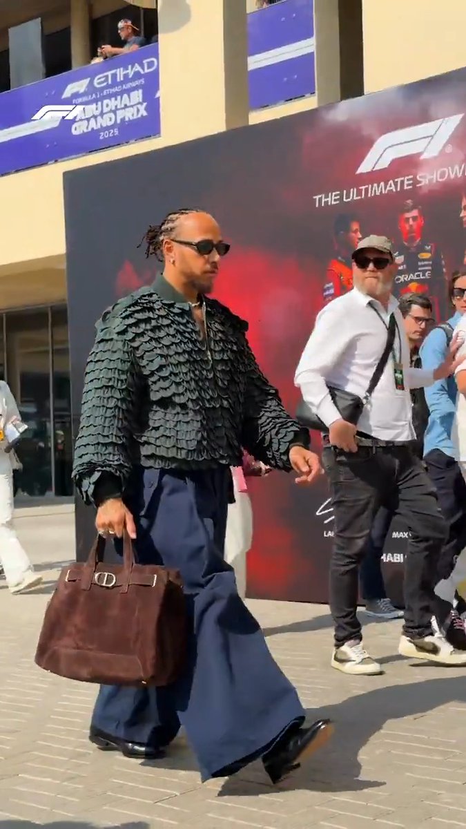 Lewis ain't swapping wardrobes with anyone! 🙅‍♂️ #F1 #AzerbaijanGP