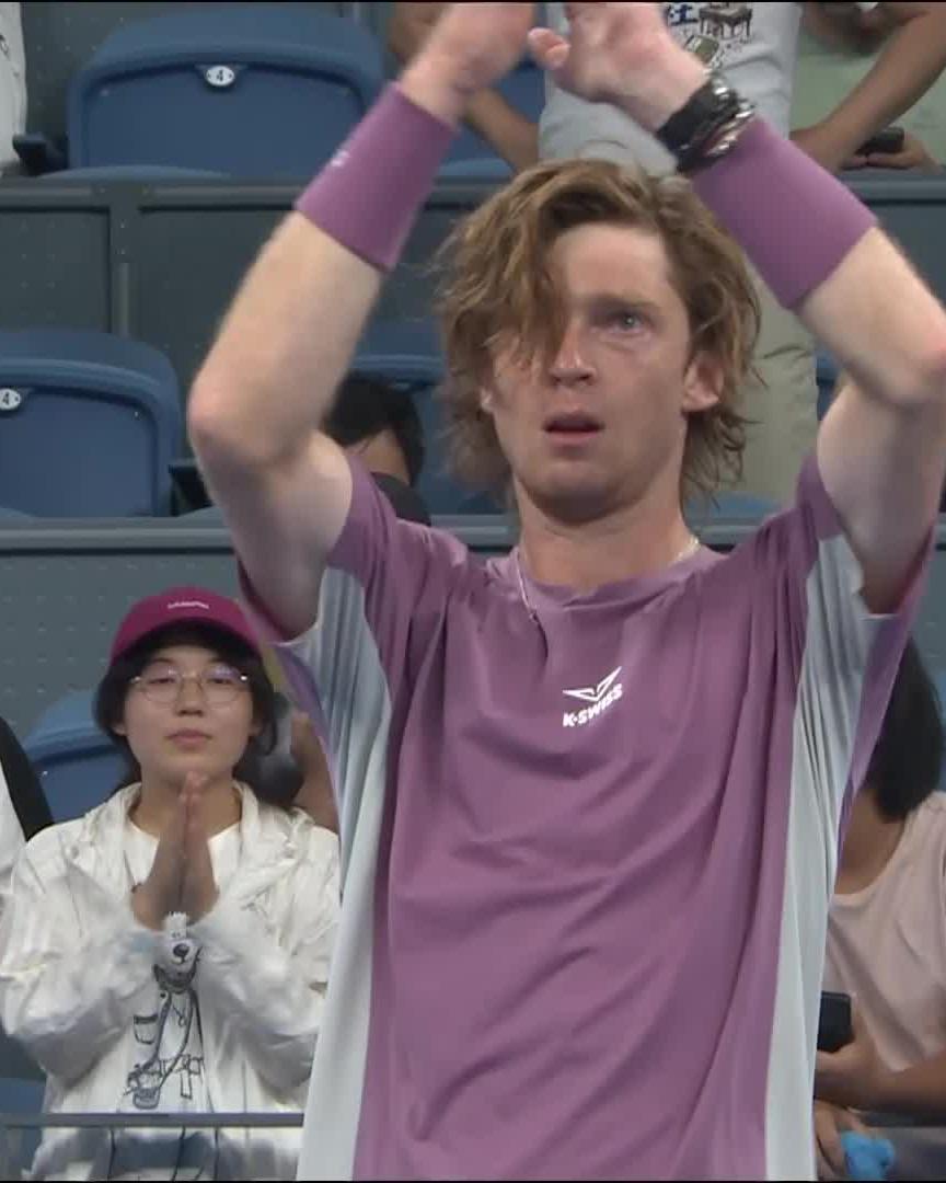 RUBLEV ROLLS ON 🔥 The No. 2 seed defeats Hijikata 6-3 6-3 to advance to the quarter finals! #HangzhouOpen