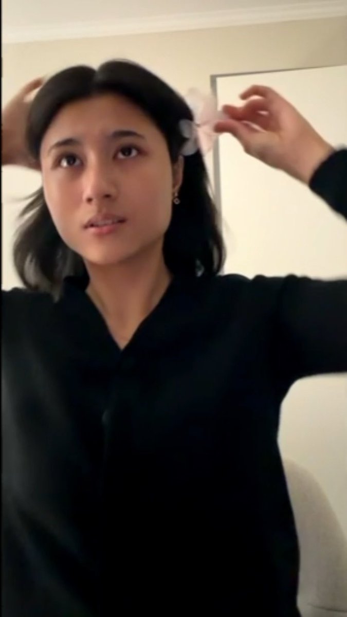 cuman raisha ngejedai rambut raisha