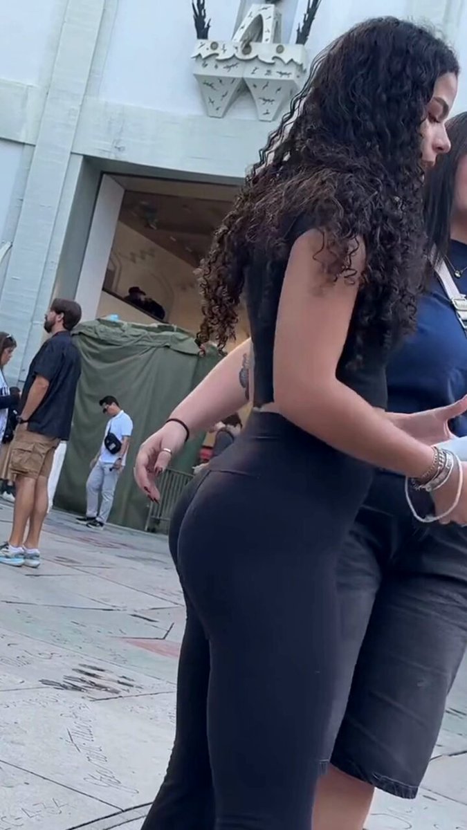 My cousin loves teasing me with those leggings #candids #creepshot #candid -> MORE IN BIO📷