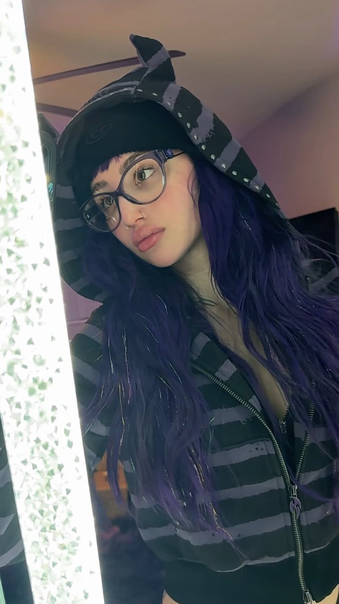 lost my glasses so now we purple Versace frames 🫟