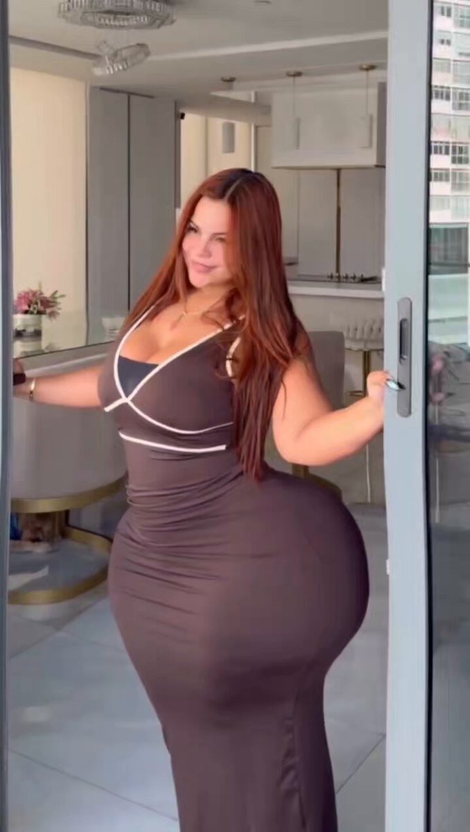 Fully clothed... and curvy..🥰😍
