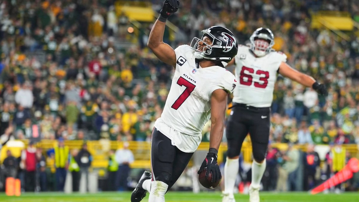 “Bijan Robinson had more rushing yards last night, 194, than the Packers have this season, 146…” — DP breaks down TNF. 🏈