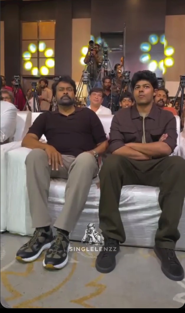 தமிழ் நாட்டு முதல் அமைச்சர் மகனும், ஆந்திரா துணை முதல்வர் அண்ணனும் 😍🥰❤️ அதே தன்னடக்கம் இதே மாதிரி சூப்பர் ஸ்டார் ரஜினிகாந்த் கூட தளபதி இப்படி உக்காந்துருப்பார். உங்களுக்கு ஞாபகம் இருக்கா