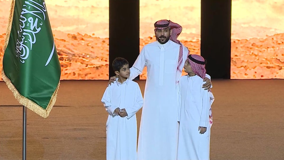 " من يستحق الراية " عمل مسرحي تشرفنا بتقديمه أمام سمو أمير منطقة القصيم، ضمن احتفالات المنطقة باليوم الوطني السعودي 🇸🇦 ٠٠ مشاهدة ممتعة 🎬
