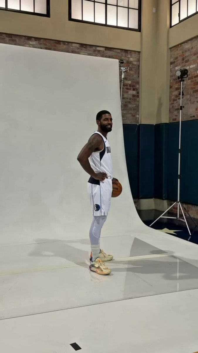 "Make sure to choose a good caption for this." 🤣 KYRIE GETTING READY FOR HIS RETURN! 📸 Dallas Mavericks Media Day