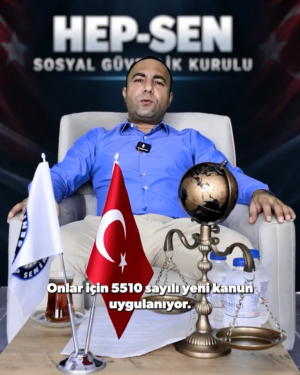 MEMURUN EMEKLİLİK REHBERİ: Bölüm 1 Aynı serviste çalışıp aynı işi yapan memurların emeklilikte farklı maaş alması kader mi? ⚖️ HEP-SEN Sosyal Güvenlik Kurulu olarak, memurun en çok kafa karışıklığı yaşadığı konulara neşter vuruyoruz. 9 soruluk "Memurun Emeklilik Rehberi" serimizin ilk bölümünde, Sosyal Güvenlik Uzmanı Ozan Bardakçı 5434 ve 5510 sayılı kanunlar arasındaki o büyük uçurumu tüm şeffaflığıyla açıklıyor. Ekim 2008 miladı haklarınızı nasıl etkiledi? Statüye göre maaş ile prime göre maaş arasındaki hayati farklar neler? Tüm bu soruların cevabı serimizin 1. bölümünde sizlerle! Yunus Şimşek Av. Ozan Bardakçı HEP-SEN®HUKUK-MEVZUAT #HepSen #HepSenSosyalGüvenlikKurulu #MemurEmekliliği #5434SayılıKanun #5510SayılıKanunı #KamuÇalışanları