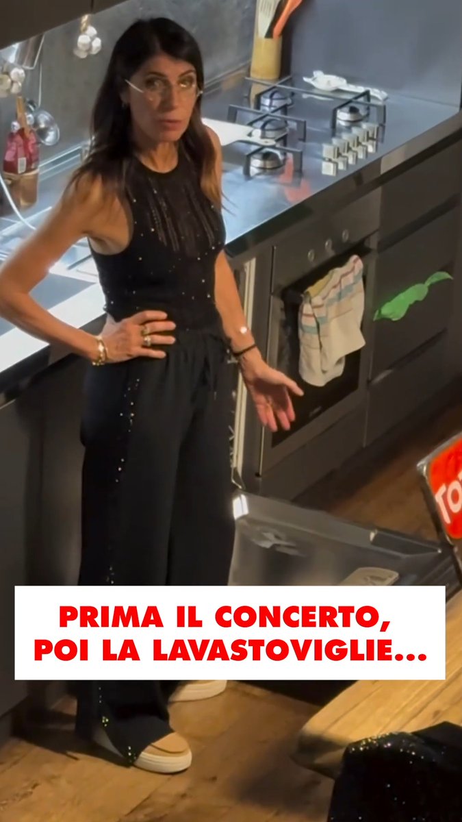 Hai appena finito di incantare migliaia di persone al Palazzo dello Sport di Roma, torni a casa e cosa fai? La lavastoviglie, ovviamente! 😂❤️ 📹 Instagram | @emanuelloofficial