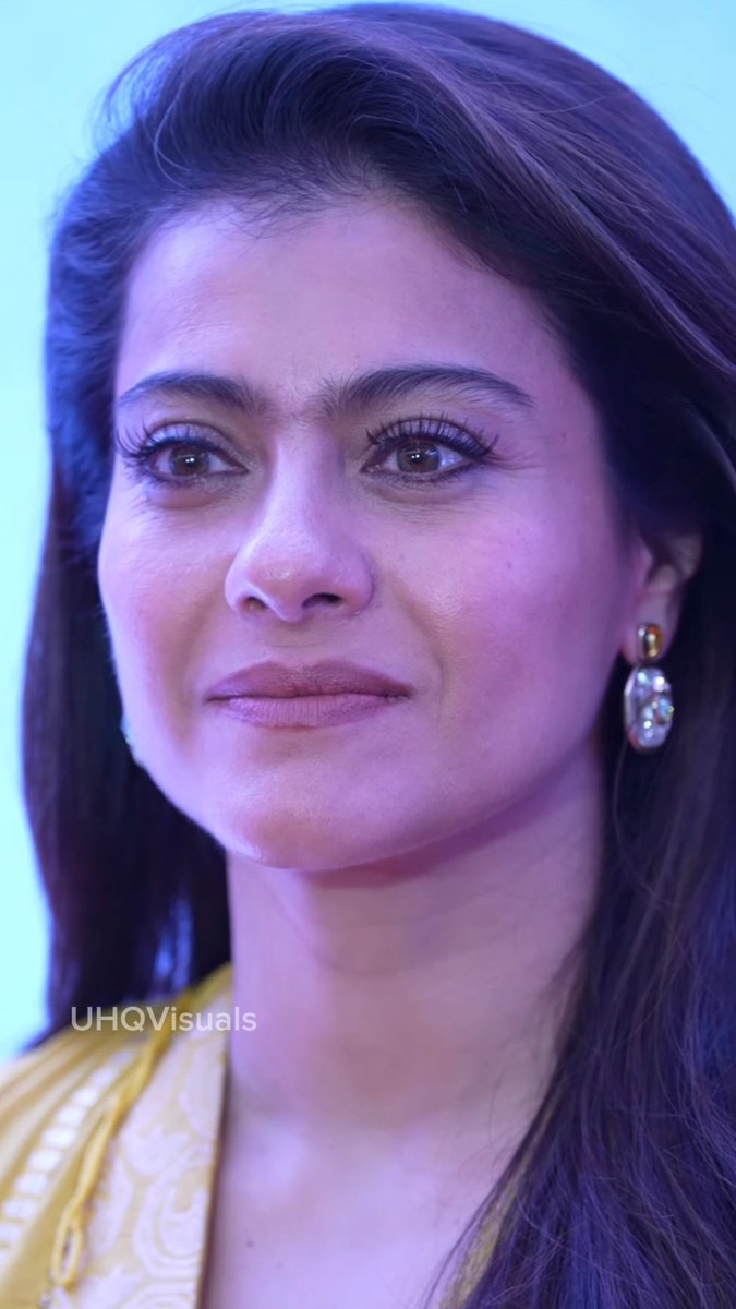 Among all the 90s actresses, Kajol has aged so well. Still beautiful, still got that face card. ❤️ #kajol #kajoldevgan