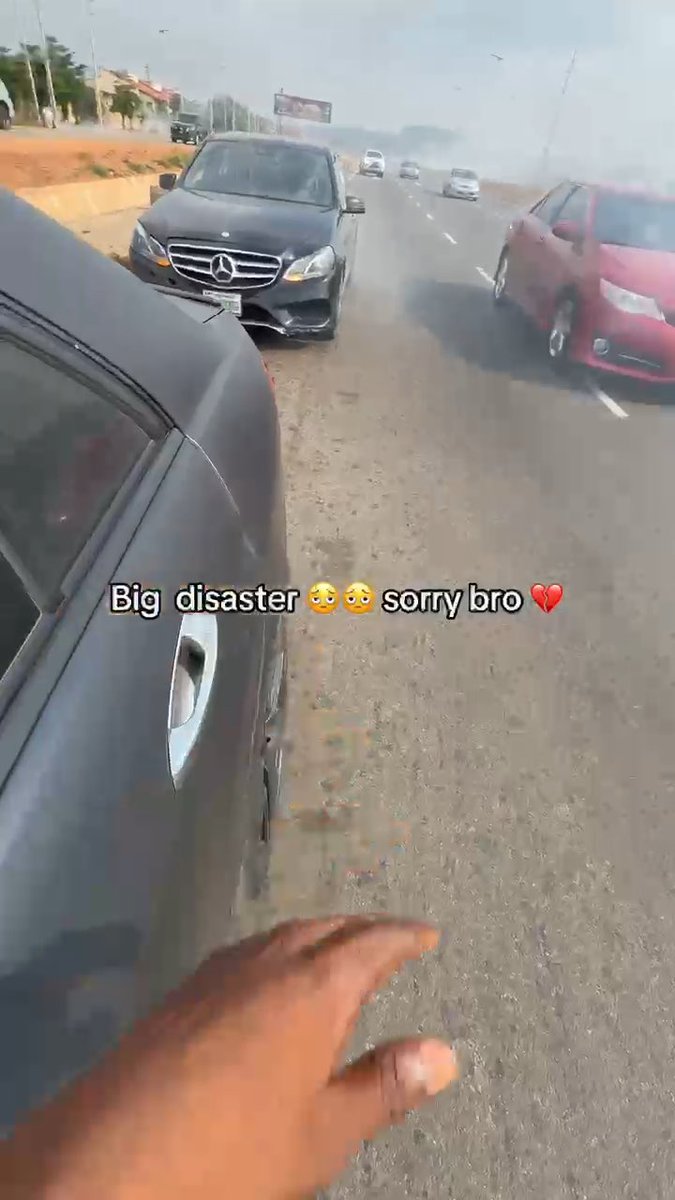 Trying to catch up with an AMG Benz going at 200 km/h will blow your engine 💔😬