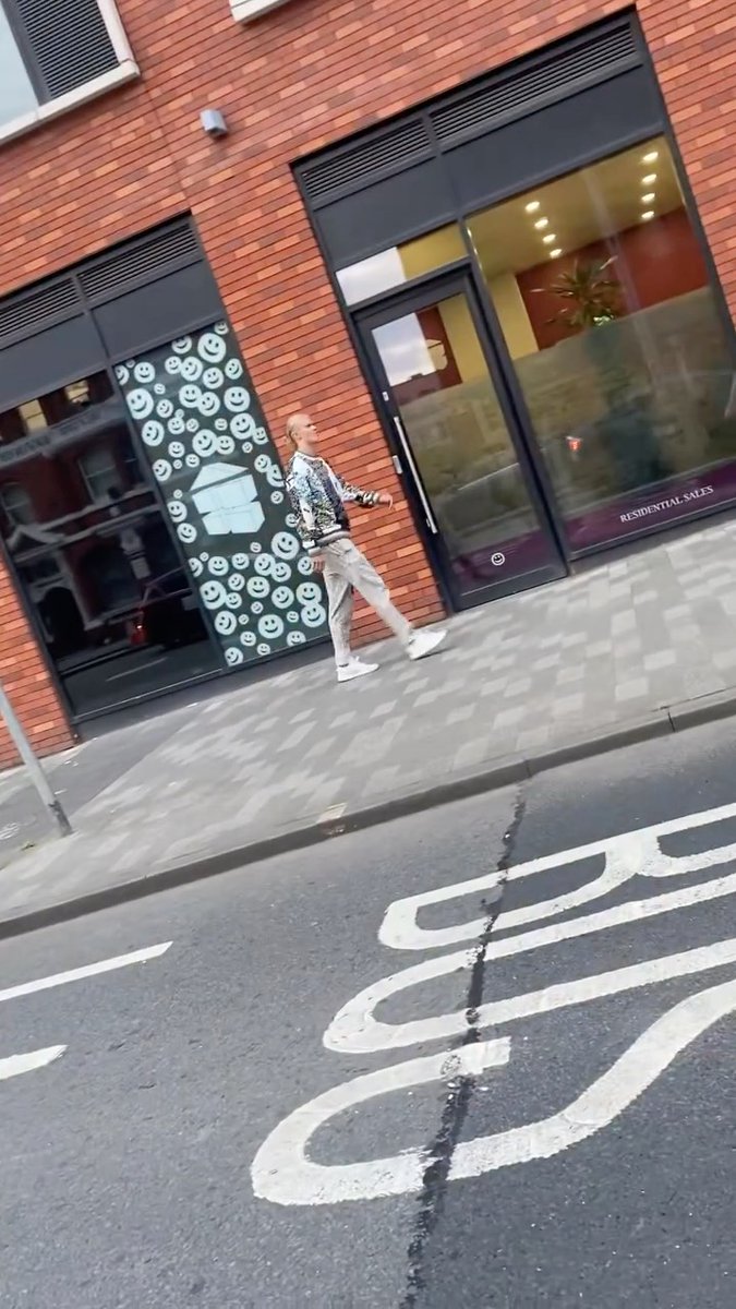 When Erling Haaland was casually walking around Manchester like he’s not a superstar 🤣😇 (via DanielFitton/TikTok)