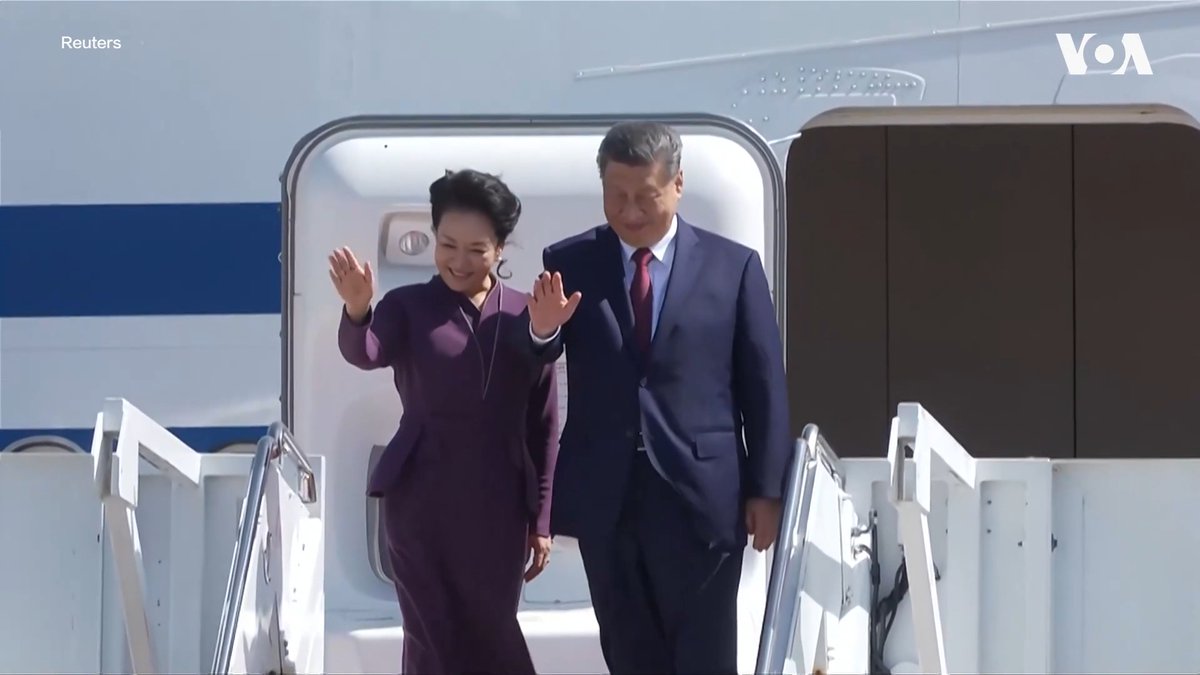 中国国家主席习近平9月25日结束对美国的国事访问，他与夫人彭丽媛在安德鲁斯联合基地登上专机，返程专机已起飞。 更多内容👉