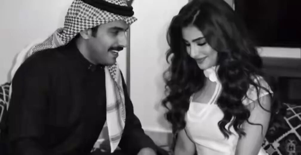" اسعد عباد الله واحد من الإثنين يا مستمع لحكاك أو جالسٍ معك❣️ "