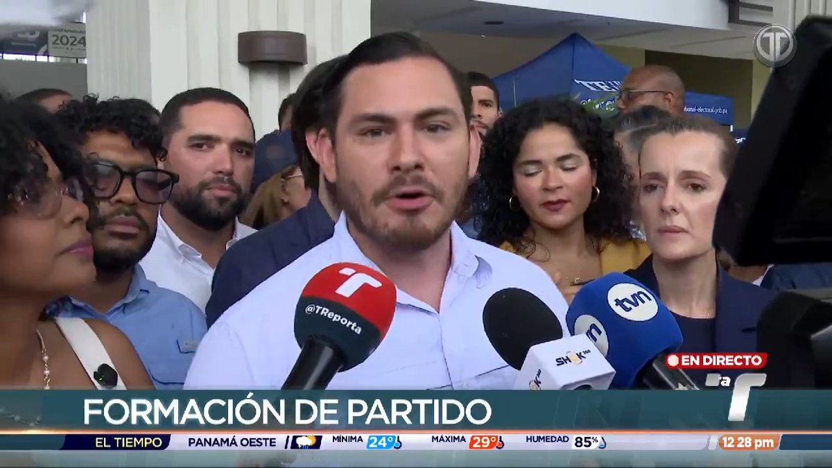 "Nos reunimos en la tarde de hoy para traer ante el Tribunal (Electoral) todos los documentos legales, el memorial de solicitud, el proyecto de Estatutos, el proyecto de Plan de Gobierno, el proyecto de creación de principios, el proyecto de Código de Ética y lo más importante, el respaldo de más de 70 mil panameños", Juan Diego Vásquez, líder de vamosporpanama.