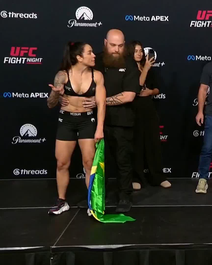 BRASIL 🇧🇷 VS ARGENTINA 🇦🇷! Essa luta promete muita emoção. Quem aí vai torcer pela brasileira Norma Dumont? 👀 [ #UFCVegas121 | Apresentado por Stake.com | Sábado (26) | Pré-show às 17h, lutas às 18h| Assista ao vivo no @ParamountPlusBR ]
