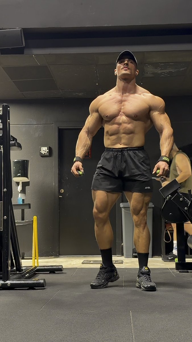 Man..seeing all the Classic guys at the Olympia today is hyping me the fuck up. Two years ago I said, โLetโs give the NPC a try,โ and last year I got my Pro card. Could this boy actually dream of qualifying for the Olympia one day? ๐ฅน