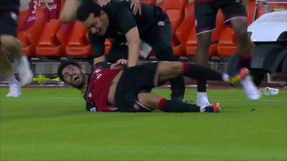 على طاري الهبوط من يذكر ٢٠١٩ وقت الاهلي انبطح للرائد وخسر ٥ عشان نهبط وما هبطنا و ٢٠٢٢ جاء الرائد وهبطه 💀💀💀💀