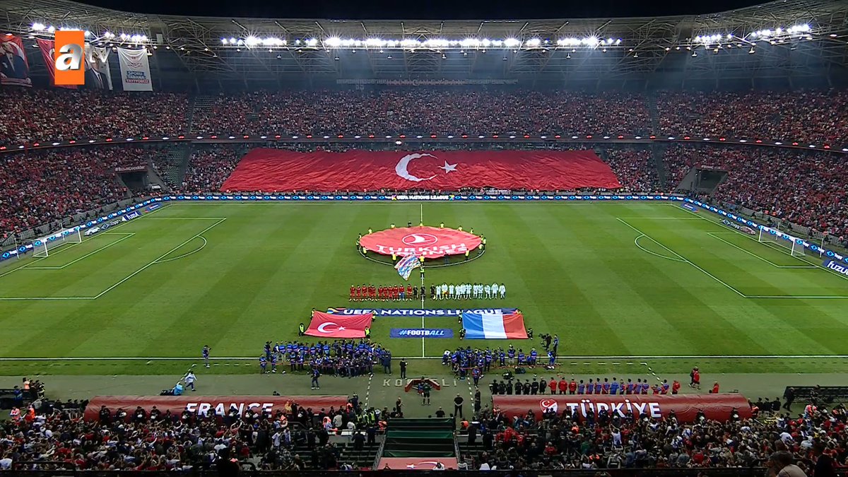 Türkiye - Fransa maçı birazdan atv'de. İki takım sahaya çıkıyor. #Türkiye #Fransa #TURFRA