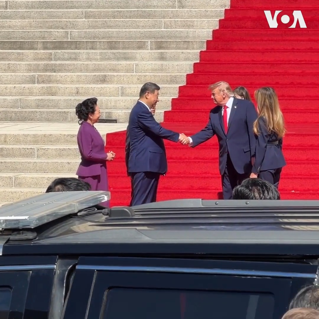 中国国家主席习近平和夫人彭丽媛对美国的国事访问已经结束,专机也已启程返航。离开美国前,习近平最后一站行程是与特朗普总统夫妇一同参观国家档案馆。美国之音记者黄耀毅当时就在现场,请他分享两国元首夫妇道别时的情景。 更多内容👉